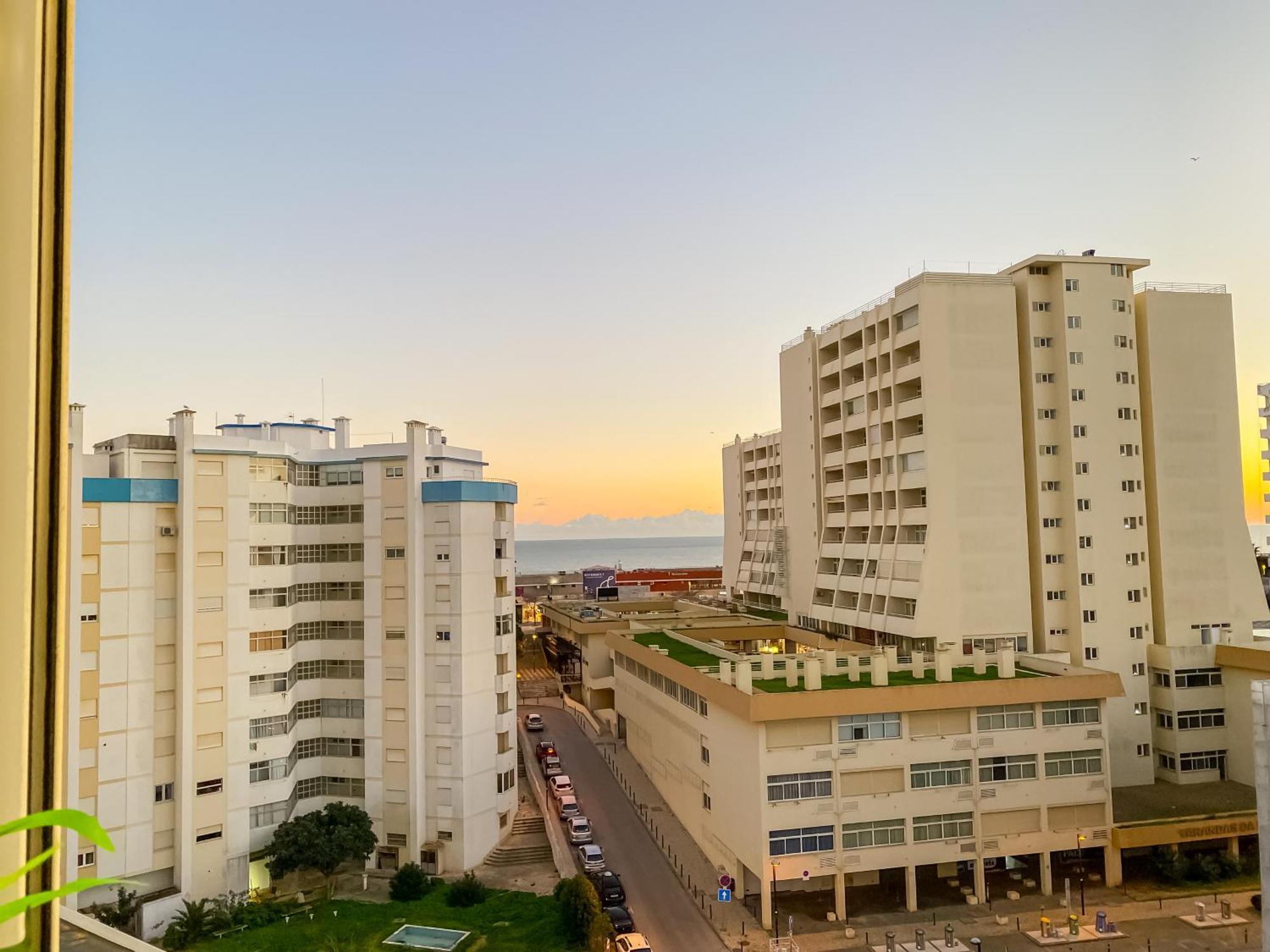 Luxury 2 Min Beach With Balcony, Ocean View, Wifi, Ac, Smarttv Portimão Esterno foto